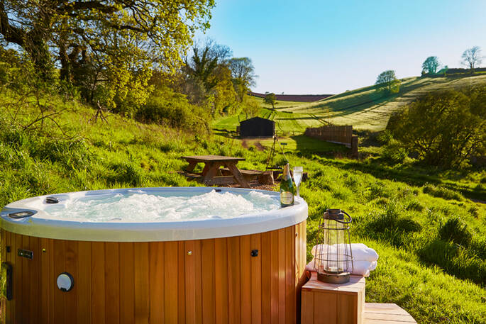 Hot tub available to rent