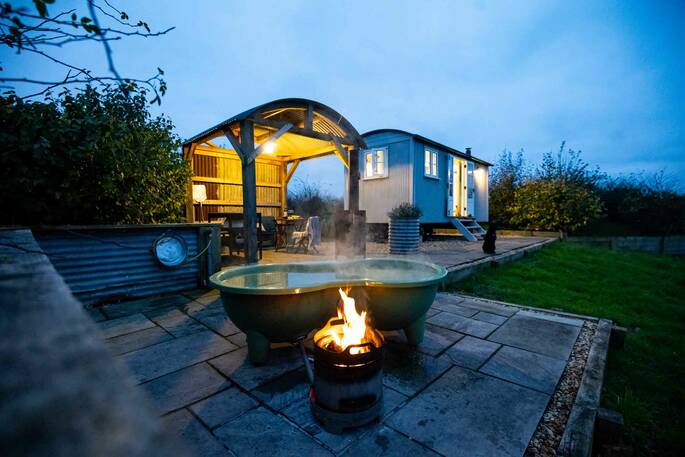Tin and Wood_Hottub