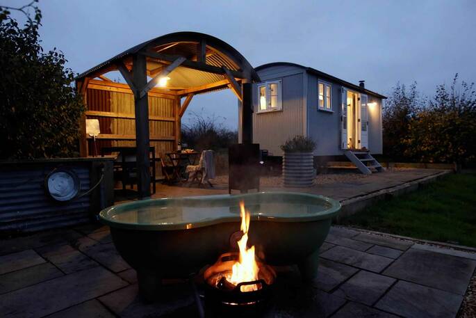 Tin_and_Wood_Hot tub dusk
