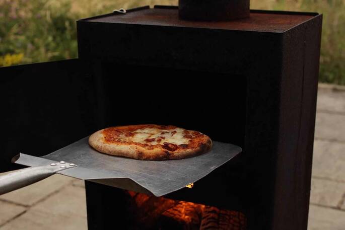 Tin_and_Wood_Pizza_oven